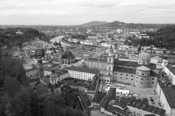 黄金大跌下的市场分析与风险评估相关的高质量图像