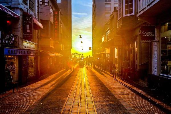 传统的养生方式往往过于复杂主题的精美插图