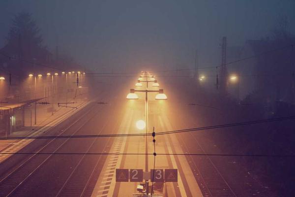 与无法集中精力完成重要任务相关的创意图片